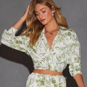 NWT VICI Kai Long Sleeve Wrap Front Printed Top